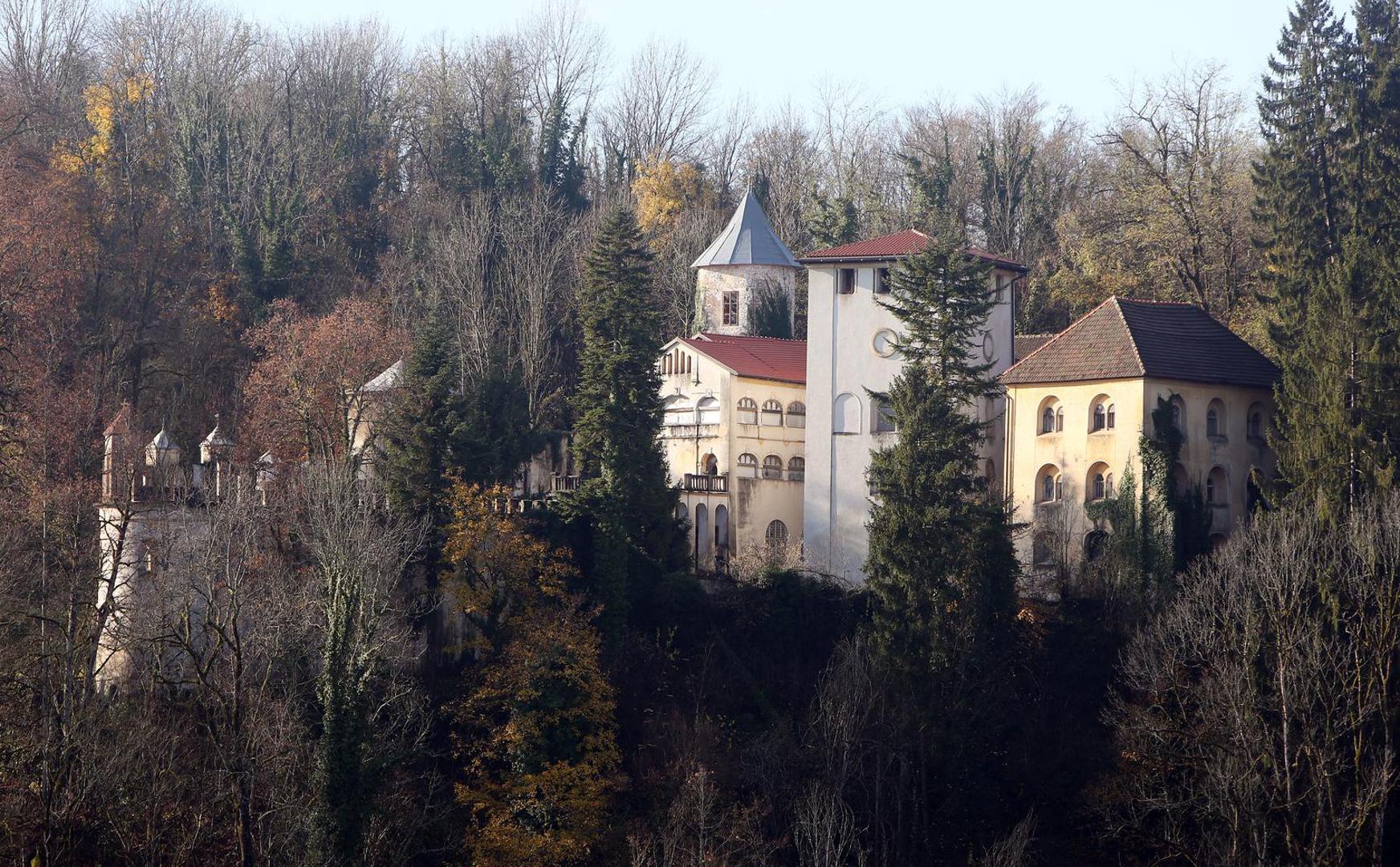 U njemu se moglo uživati još do prije 40-ak godina, jer je do tad u sklopu dvorca bio restoran