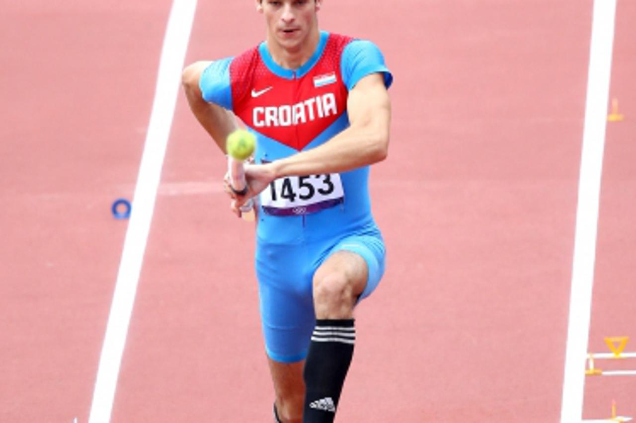 '08.08.2012., Engleska, London - Olimpijske igre London 2012. Atletika. skok s motkom. Ivan Horvat preskocio je 5.35 metara i zauzeo je 20 mjesto.  Photo: Sanjin Strukic/PIXSELL'