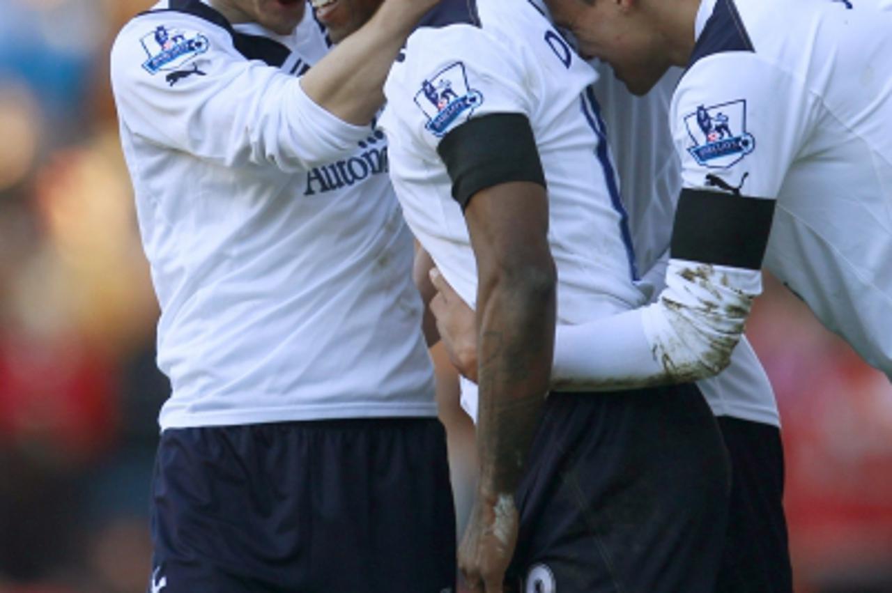 'Tottenham Hotspur\'s Jermain Defoe (C) celebrates his goal against Wolverhampton Wanderers with Luka Modric (L) and Jermaine Jenas during their English Premier League soccer match at Molineux in Wolv