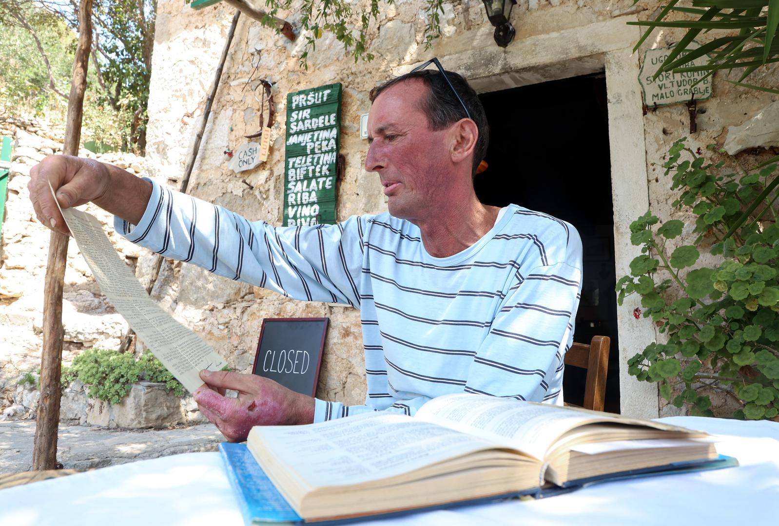 25. 07. 2024., Hvar- napusteno selo selo Malo Grablje u koje se prvi vratio Berti Tudor i otvorio obiteljski restoran u koji se moze doc samo po rezervaciji.  Photo: Ivana Ivanovic/PIXSELL