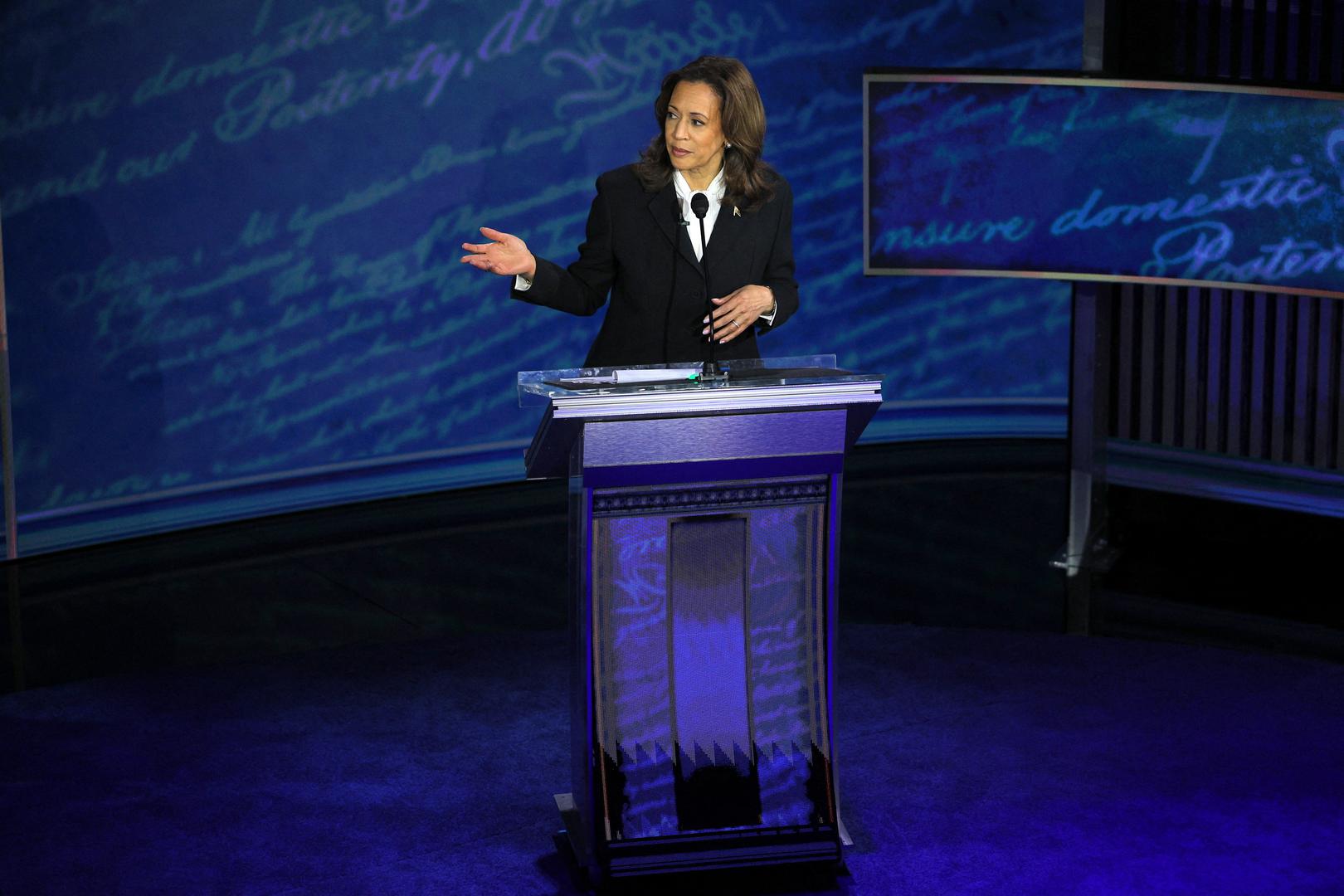 Democratic presidential nominee, U.S. Vice President Kamala Harris gestures as she speaks during a presidential debate hosted by ABC with Republican presidential nominee, former U.S. President Donald Trump, in Philadelphia, Pennsylvania, U.S., September 10, 2024. REUTERS/Brian Snyder Photo: BRIAN SNYDER/REUTERS