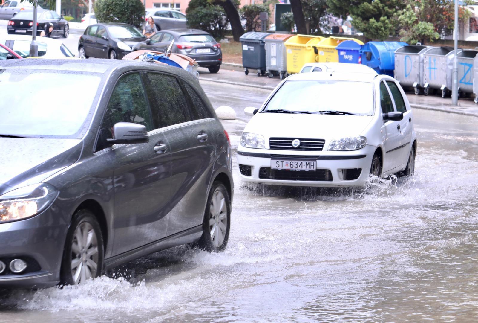 27.08.2021., Split - Obilna kisa tijekom poslijepodneva splicanima donijela probleme.
Photo: Ivo Cagalj/PIXSELL