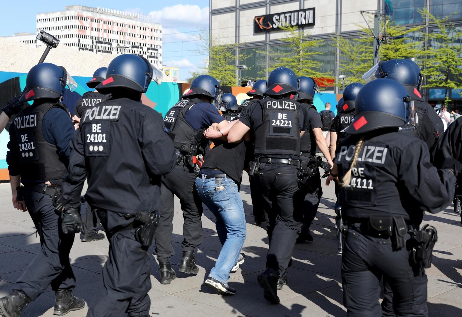 Protest during the coronavirus disease (COVID-19) outbreak in Berlin A protester is detained by police officers during a demonstration at Alexanderplatz, amid the spread of the coronavirus disease (COVID-19), in Berlin, Germany, May 9, 2020. REUTERS / Christian Mang CHRISTIAN MANG