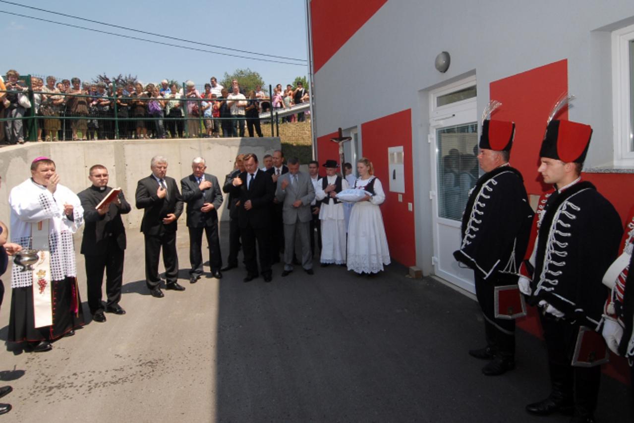 \'31.05.2011., Bjelovar - Vrhunac obiljezavanja Dana opcine Sandrovac bilo je svecano otvorenje Doma za starije i nemocne osobe vrijednog 6,4 milijuna kuna, koji ce moci smjestiti 50 osoba i u kojemu 