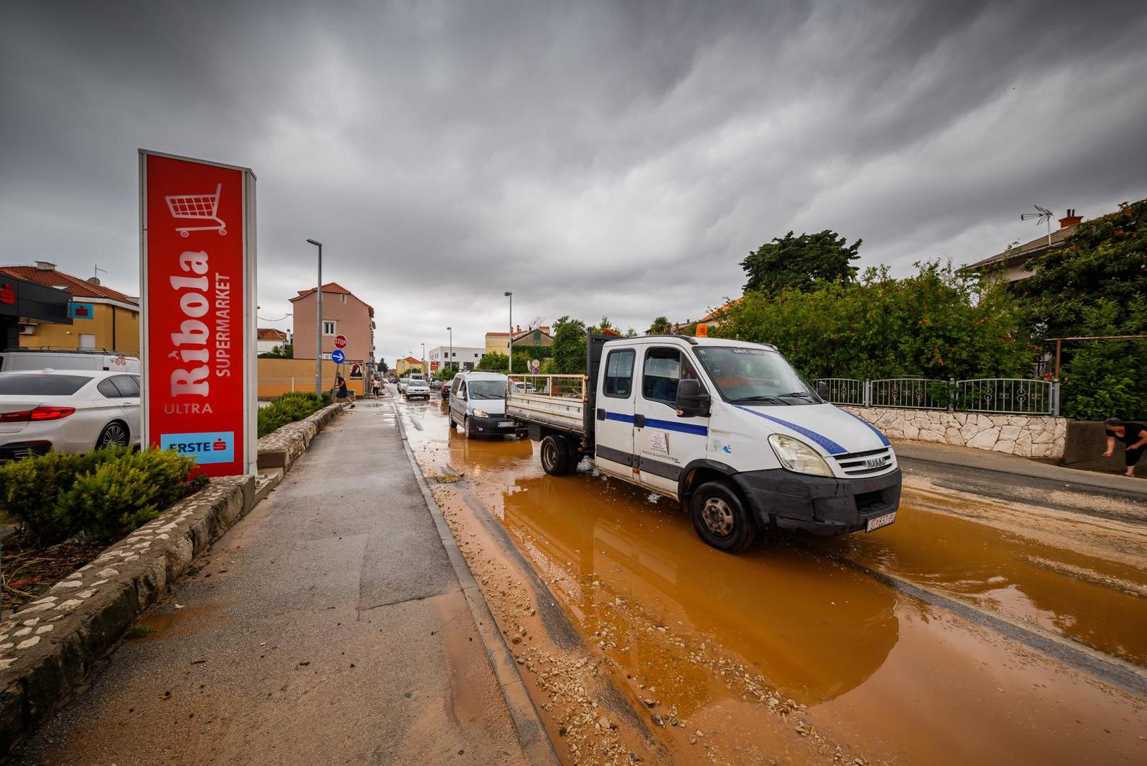 30.05.2022., Kastela - Tijekom jutra sire trogirsko i kastelansko podrucje zahvatilo je olujno nevrijeme s obilnom kisom, te su mnoge kuce i poslovni prostori poplavljeni.

 Photo: Zvonimir Barisin/PIXSELL