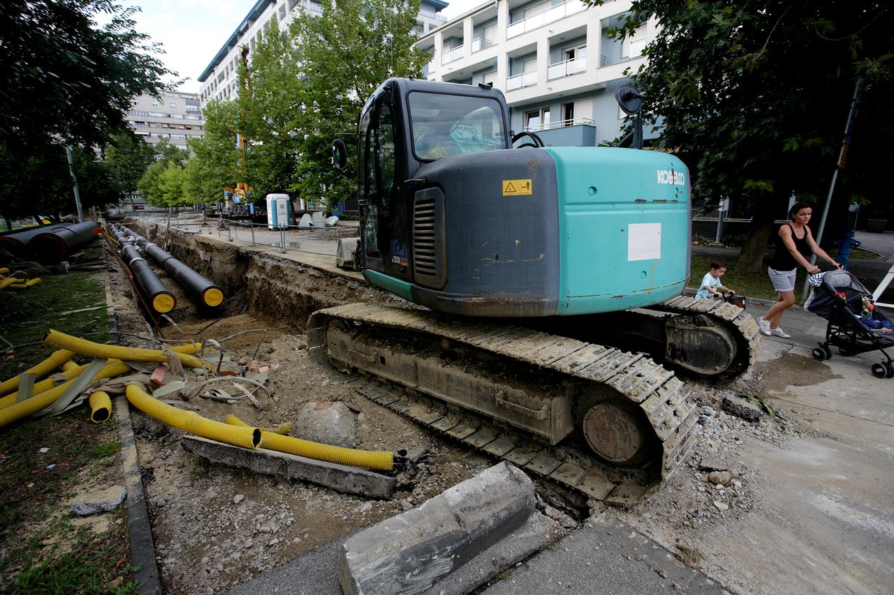 Zagreb: Radovi na izmještanju magistralnog vrelovoda u Ulici Kruge