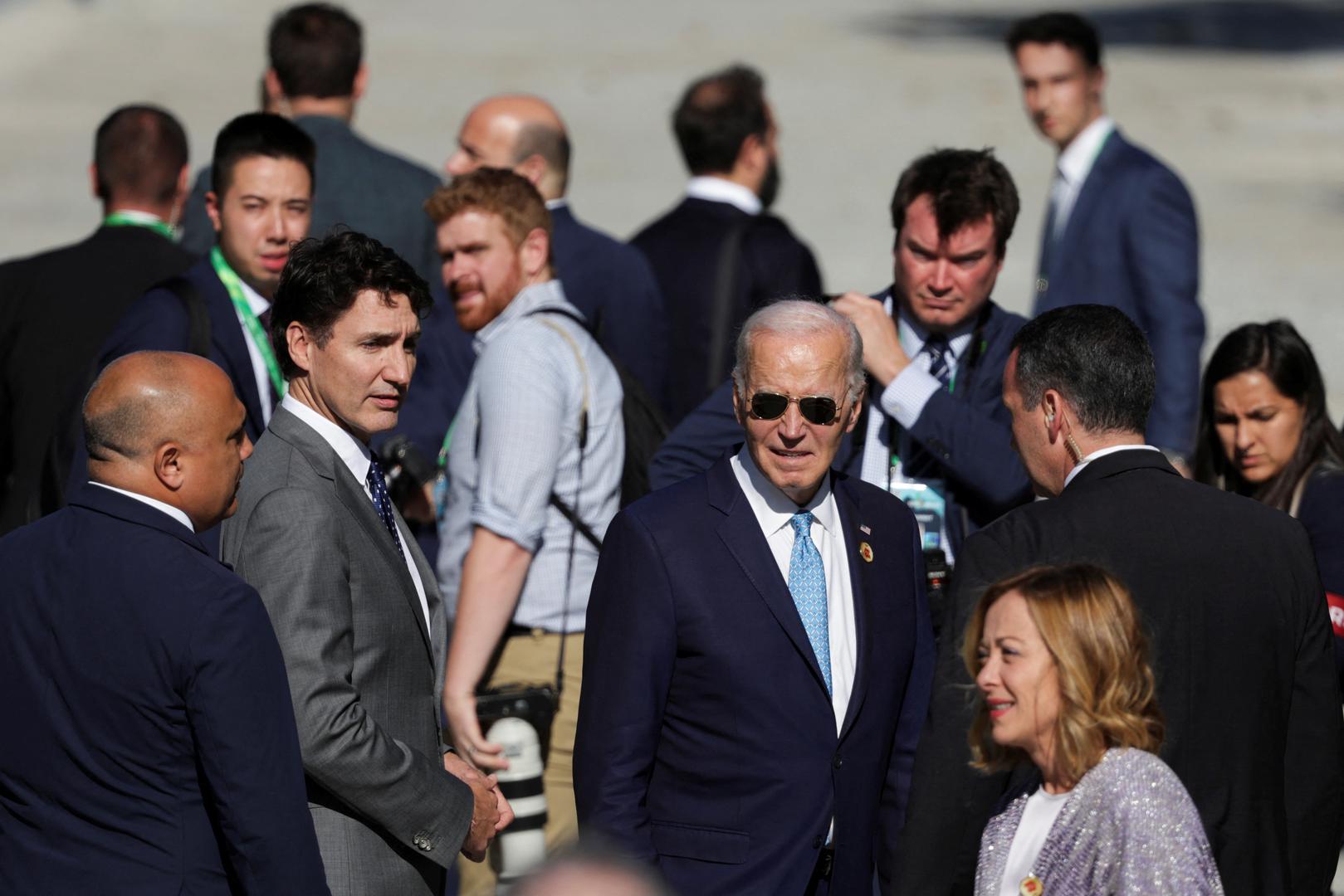 Službeni Washington negirao je nagađanja da je Biden namjerno izbjegao fotografiranje, koje je bilo posvećeno inicijativi brazilskog predsjednika Luiza Inácia Lule da Silve za borbu protiv globalne gladi, kako se ne bi pojavio uz ruskog ministra vanjskih poslova Sergeja Lavrova.