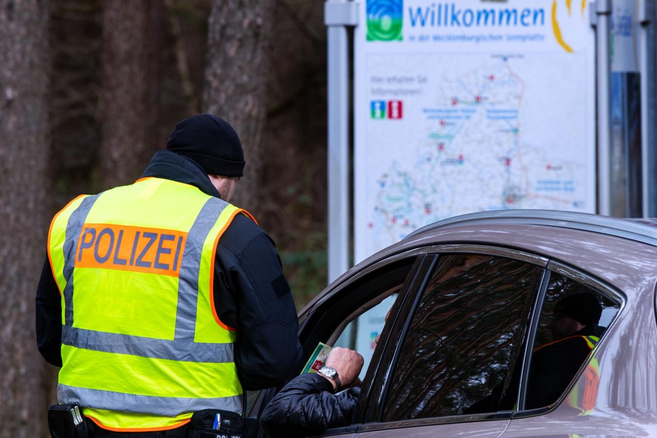 Coronavirus - Traffic control Neustrelitz