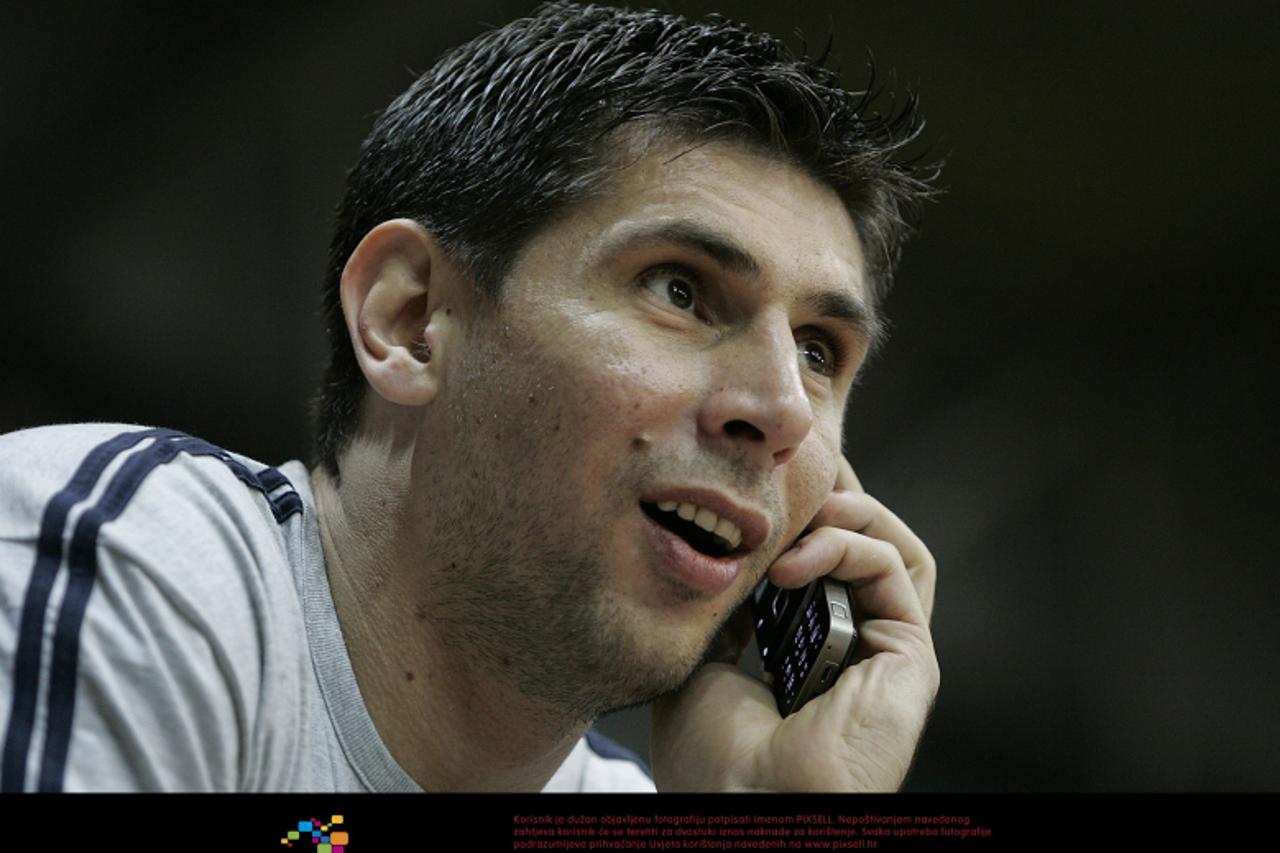 '20. 05. 2008., Zagreb - Niksa Prkacin uoci utakmice KK Cibona - KK Split Croatia Osiguranje.  Photo: Jurica Galoic/24sata'