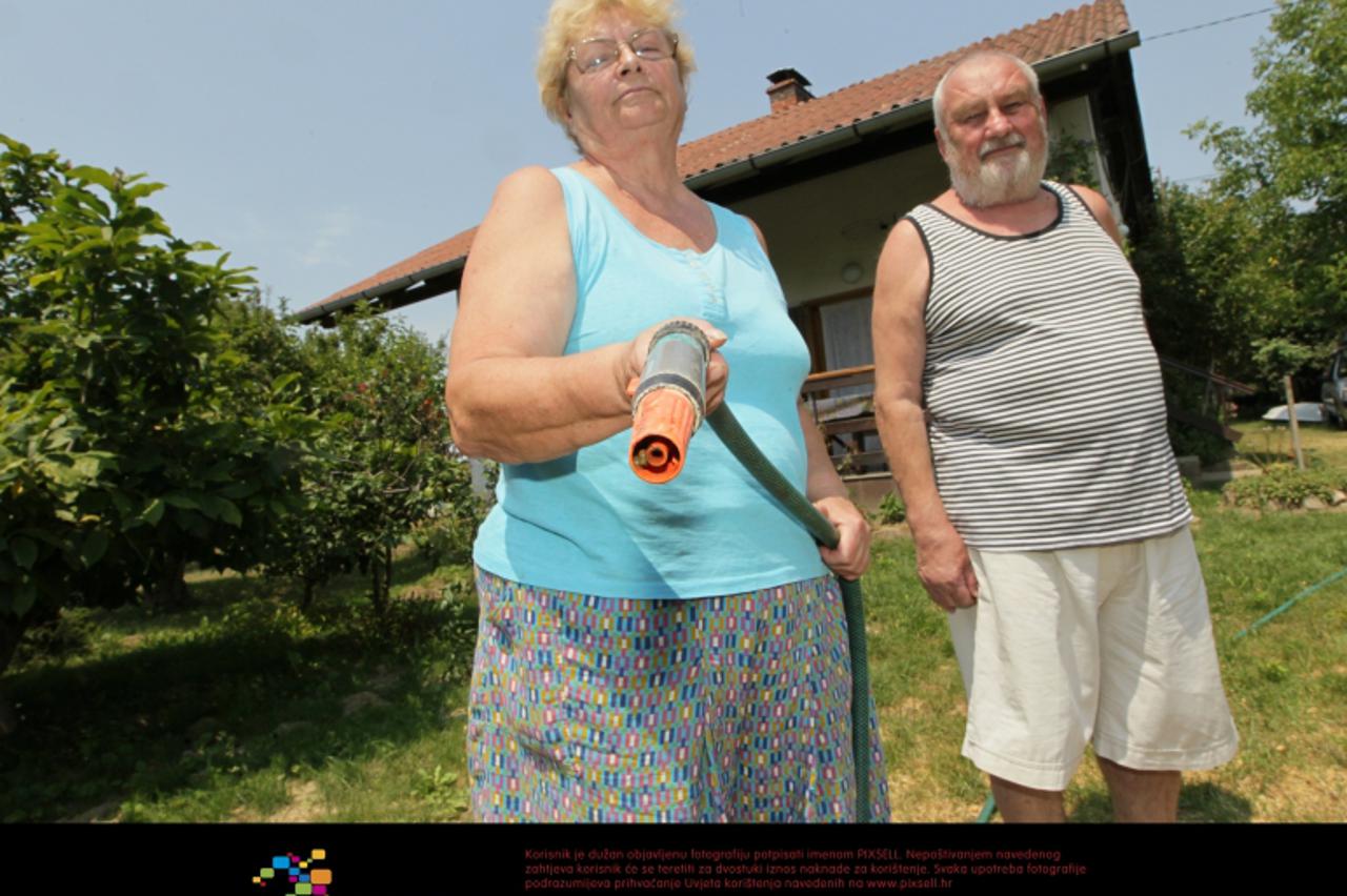 '03.07.2012., Koprivnica - 500-tinjak vikendasa na jezeru Soderica ljuto je na mjesnu vlast jer im ni nakon 30 godina nije osigurala pitku vodu. Photo: Marijan Susenj/PIXSELL'