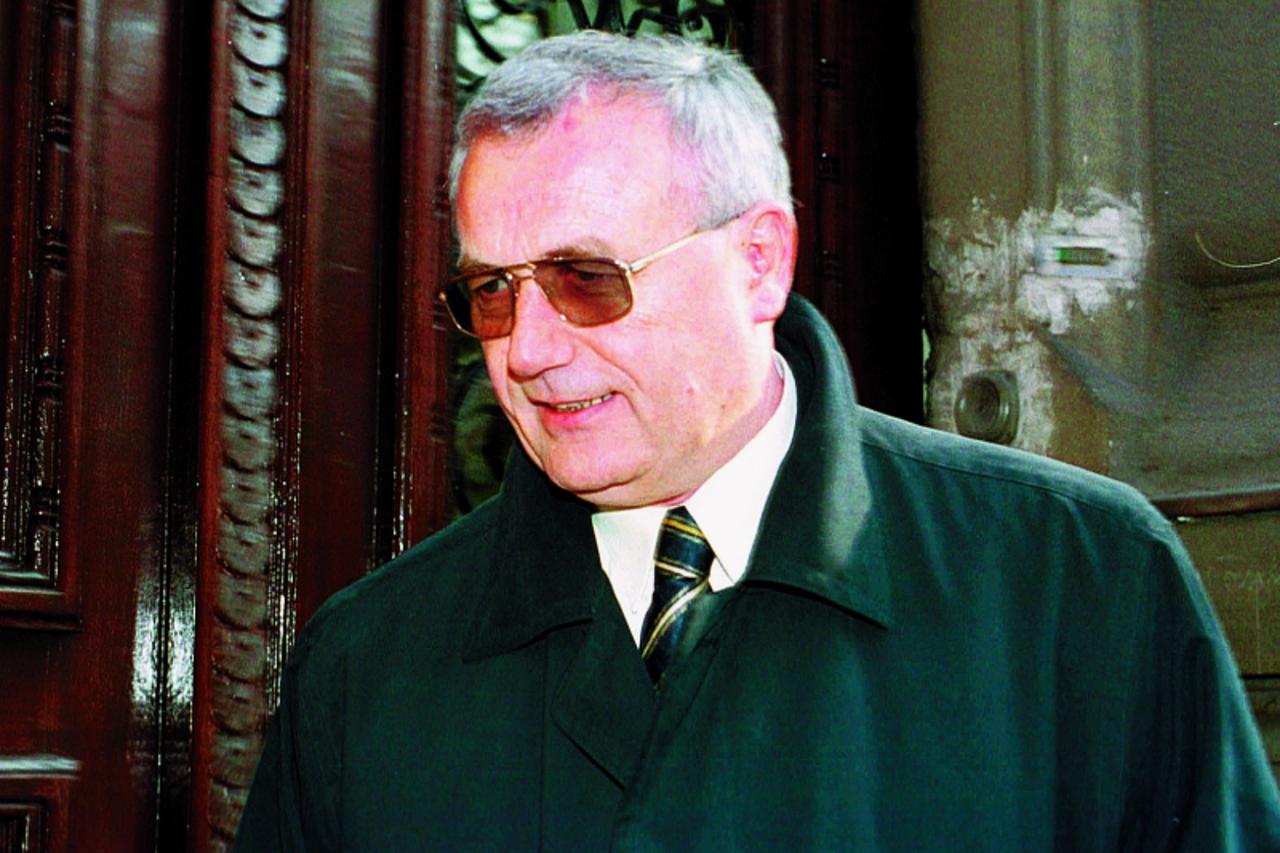 \'unutrasnja.....zgb...01.12.2000. josip perkovic svjedoci na sudu snimio andrej kreutz\'