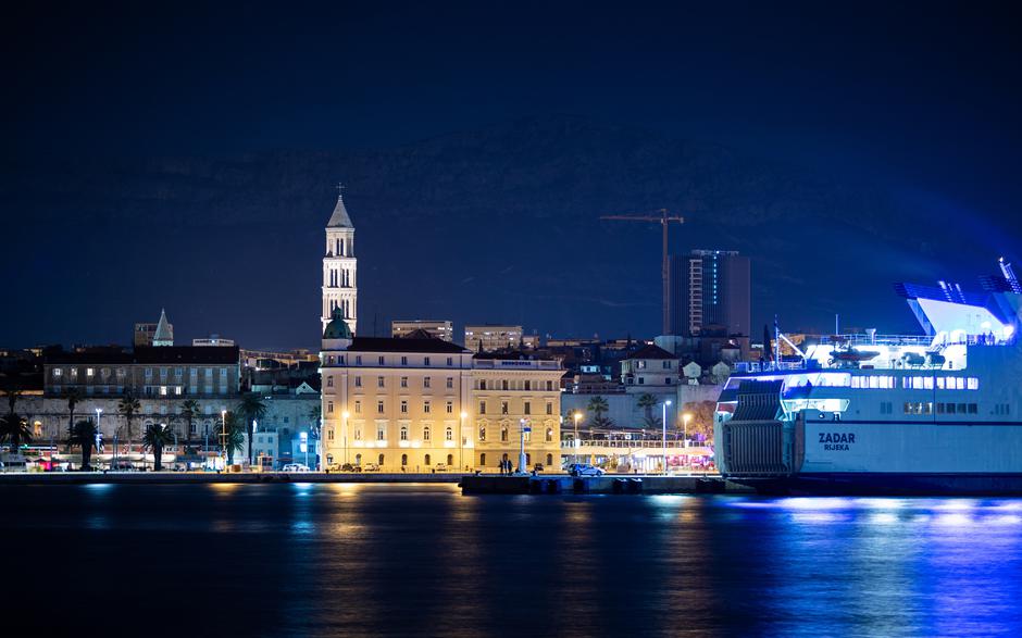 Simboličnim gašenjem svjetla i Split s epridružio akciji Earth Hour