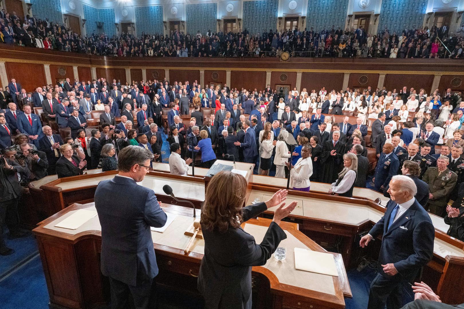 Na izborima 5. studenoga, odlučuje se o svih 435 mjesta Zastupničkog doma te o 34 od sto senatskih mjesta. 