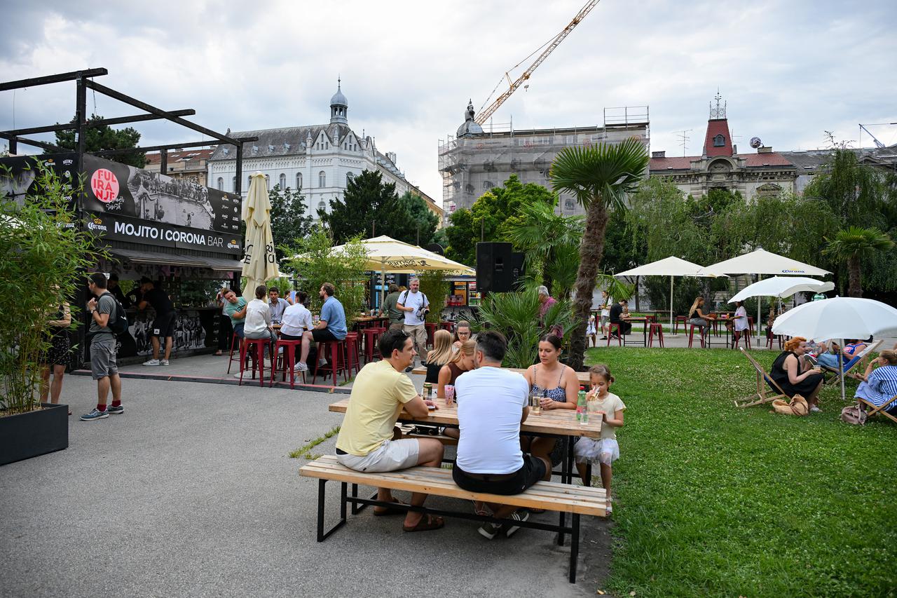 Zagreb: Otvorenje festivala Fuliranje Summer Sunset na Strossmayerovom trgu