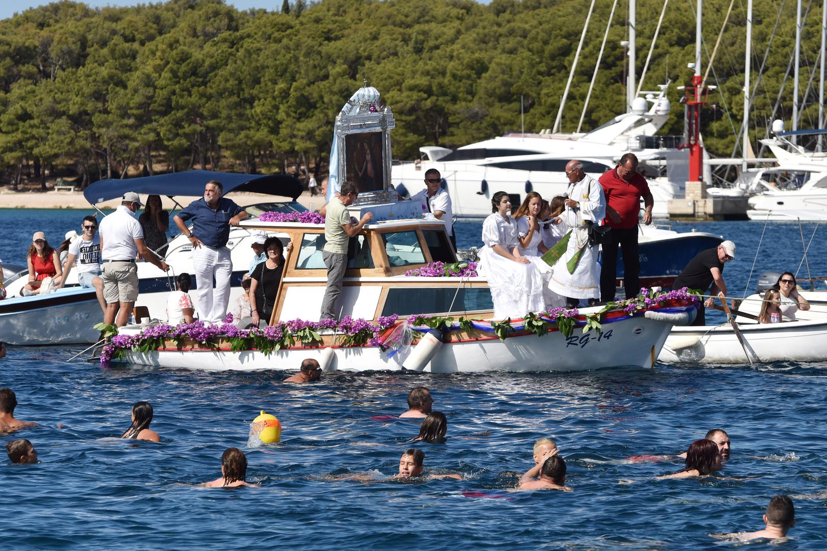 PROCESIJA u čast Gospe od Kapelice jedinstvena je atrakcija za hodočasnike, ali i turiste