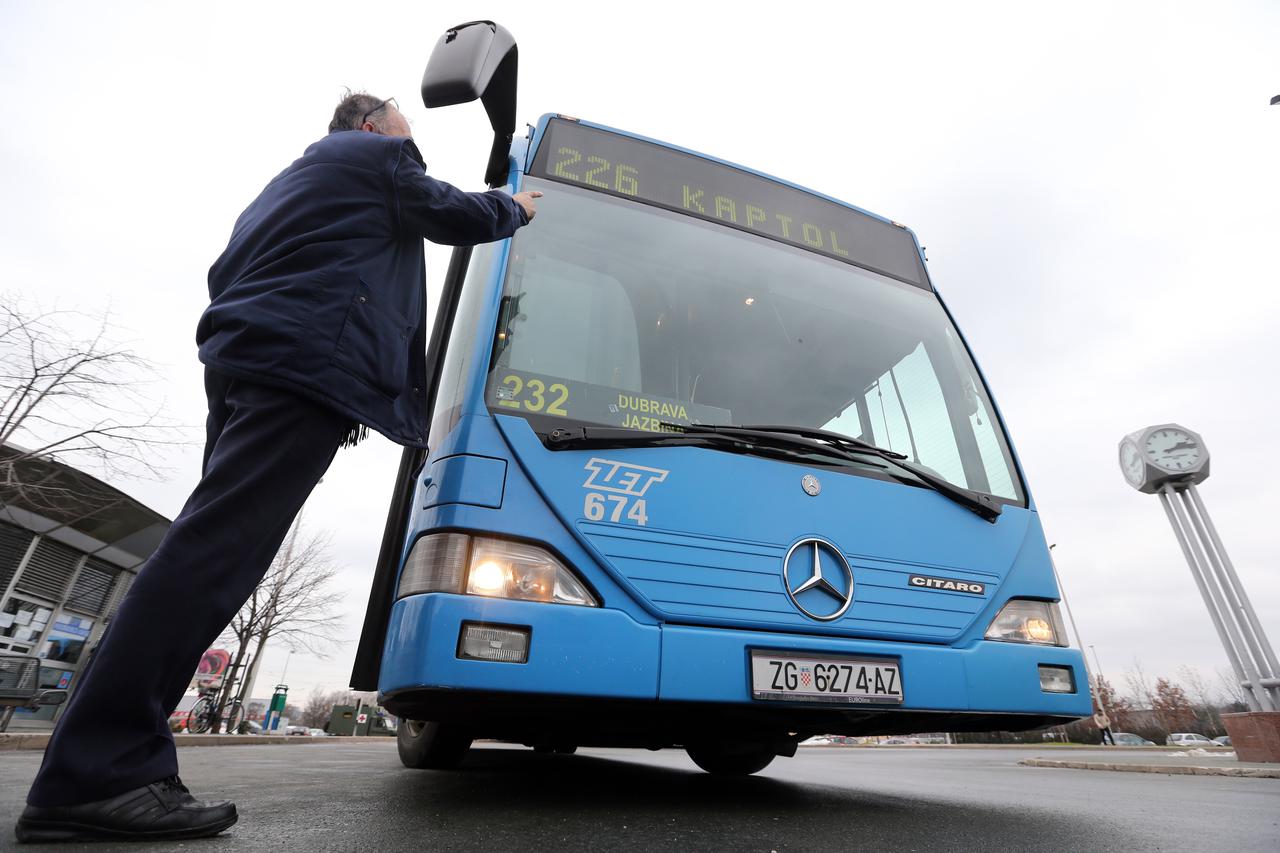 27.02.2013., Dubrava, okretiste tramvaja, Zagreb - Ilija Tadic, predsjednik sindikata vozaca autobusa ZET-a, upozorio je na kvarove i nedostatke na autobusima koji su u svakodnevnom prometu na zagrebackim ulicama.  Photo: Robert Anic/PIXSELL