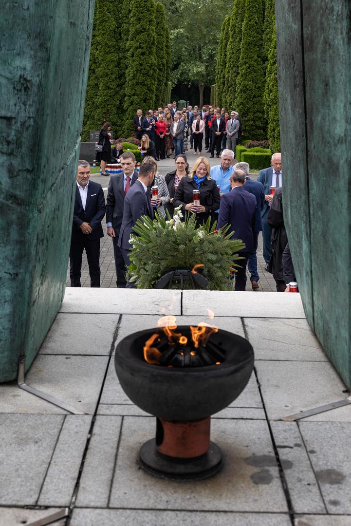 30.05.2022., Vukovar - Odavanje pocasti poginulim, nestalim, ubijenim i umrlim hrvatskim braniteljima na Memorijalnom groblju zrtava iz Domovinskog rata u Vukovaru povodom obiljezavanja Dana drzavnosti. Photo: Davor Javorovic/PIXSELL