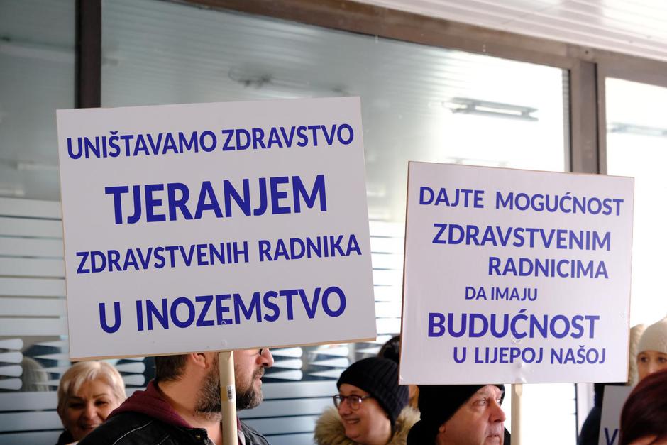 Prosvjed medicinskih sestara i tehničara ispred Ministarstva zdravstva