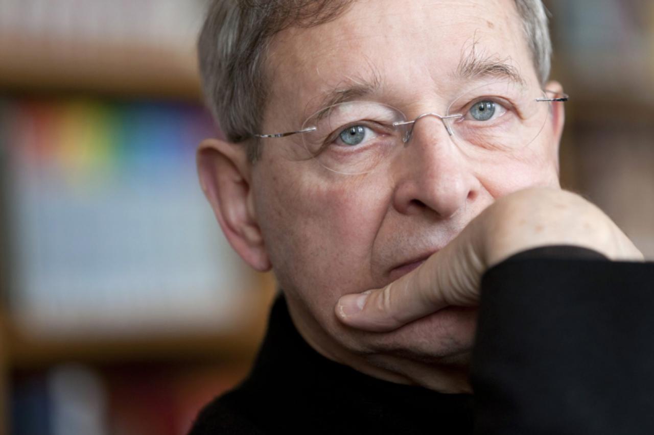 'Der ungarische Schriftsteller Peter Nadas posiert am Freitag, 13. April 2012 im Literaturhaus in Zuerich. (KEYSTONE/Alessandro Della Bella) *** NO SALES, NO ARCHIVES ***'