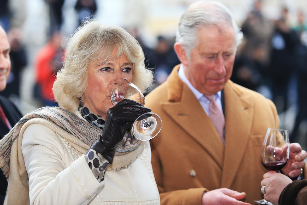 Osijek: Princ Charles i Camilla prošetali centrom grada i Tvr?om