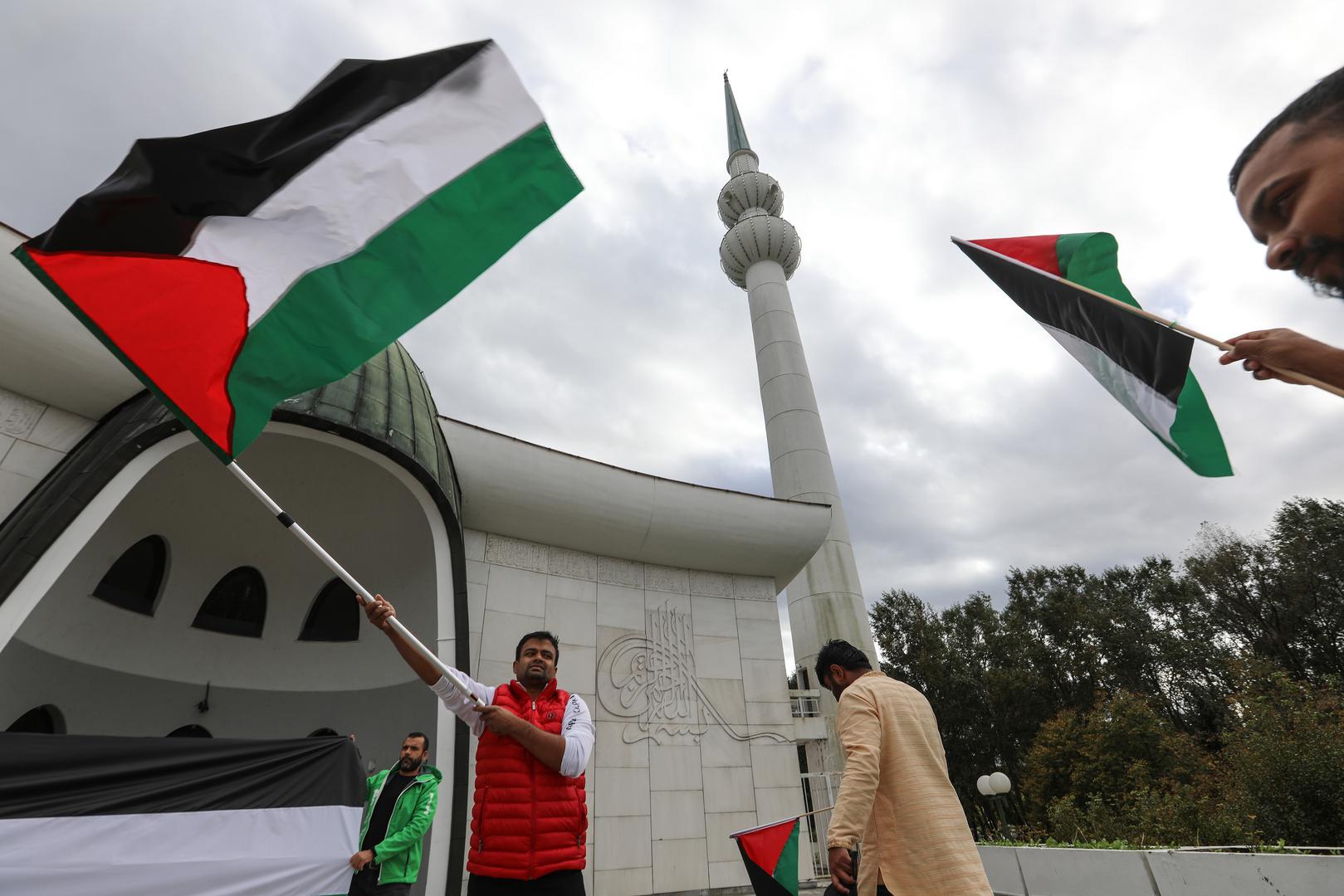 27.10.2023., Zagreb - U Islamskom centru u Zagrebu, sredisnjoj dzamiji Mesihata Islamske zajednice u Hrvatskoj, nakon podnevne molitve, odrzan je prosvjed i potpora palestinskom narodu i odrzana molitva za poginule u ratu s Izraelom. Photo: Robert Anic/PIXSELL