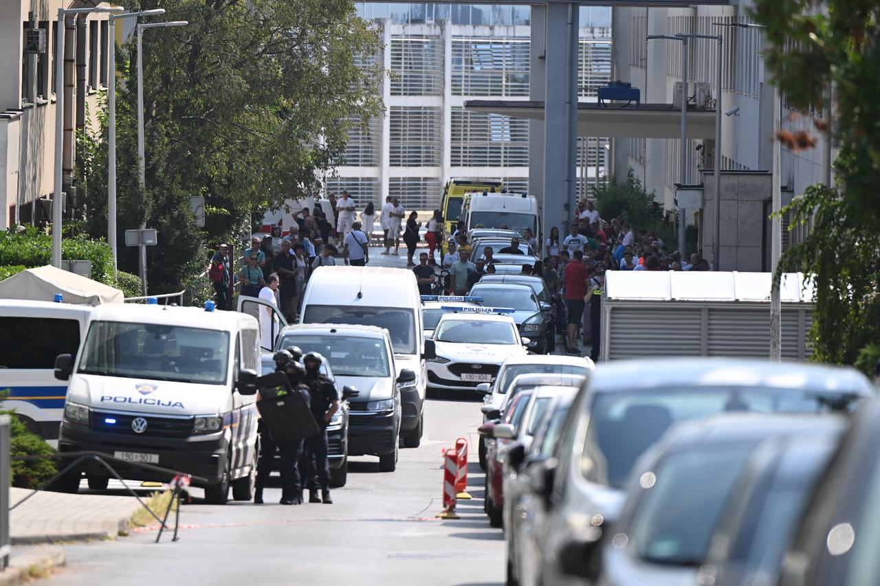 Naoružani muškarac upao u KBC Rebro, u bolnicu stigla interventna policija