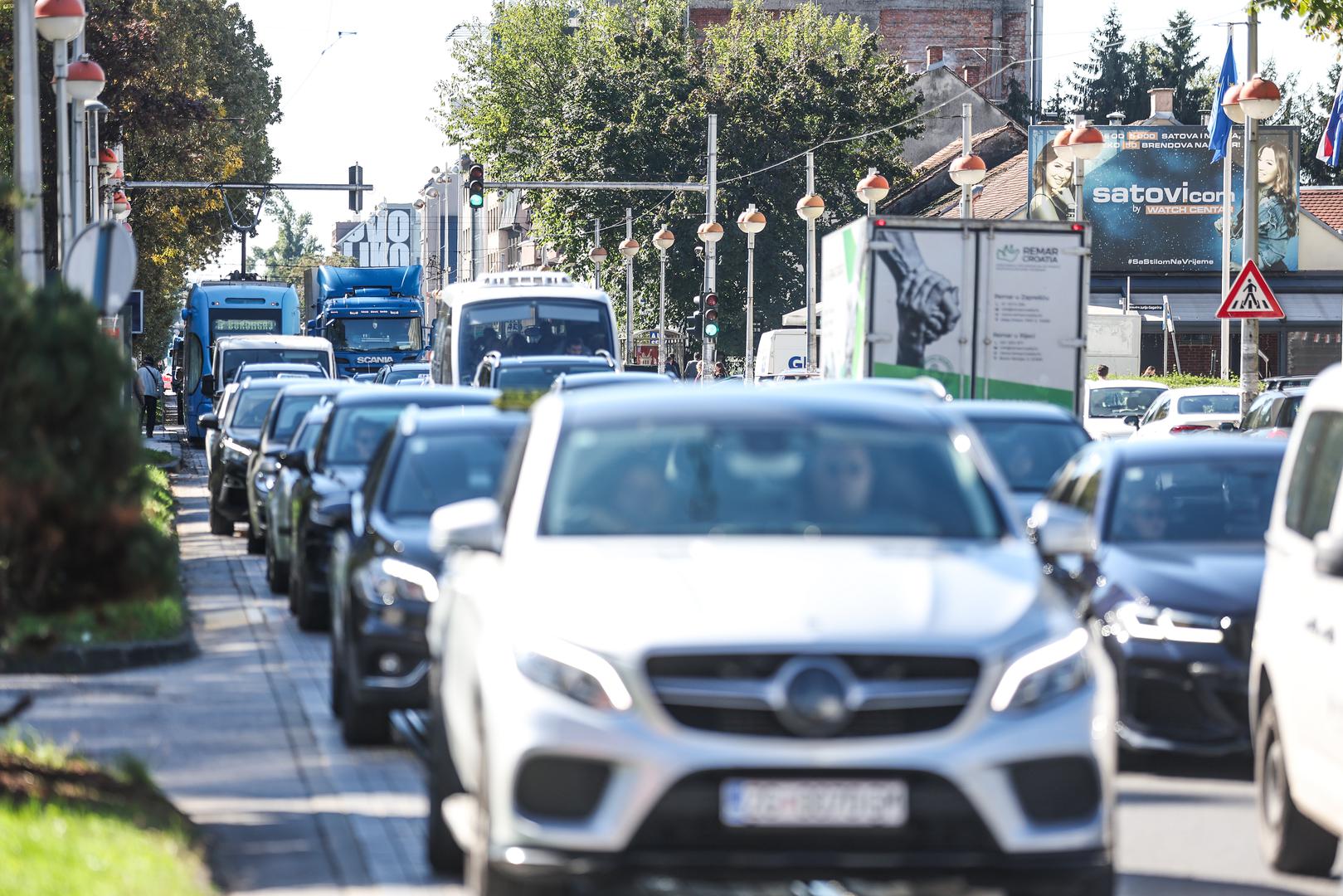 Dio kolnika će biti zauzet pa će se promet odvijati po preostalom slobodnom dijelu, u smjeru istok - zapad u dvije prometne trake.