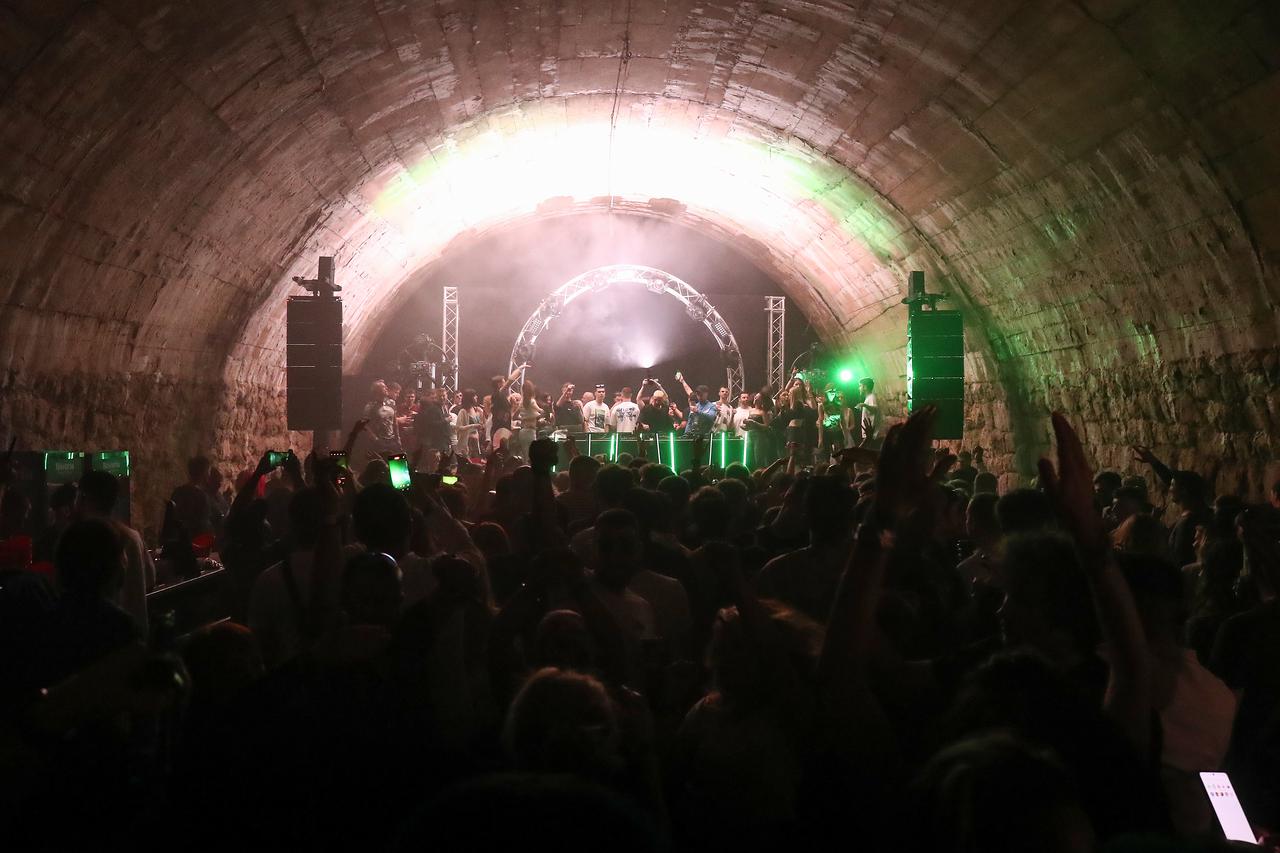 Zagreb: Party elektronske glazbe u Tunelu Sljeme