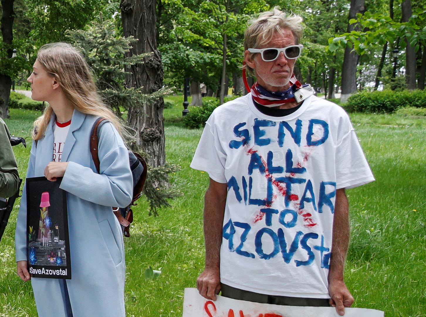 Ryan W. Routh, a suspect identified by news organizations, as the FBI investigates what they said was an apparent assassination attempt in Florida on Republican presidential nominee and former U.S. President Donald Trump, attends a rally demanding China's leader's assistance to organise an extraction process for Ukrainian service members from Azovstal Iron and Steel Works in Mariupol, in Kyiv, Ukraine May 17, 2022. REUTERS/Valentyn Ogirenko Photo: VALENTYN OGIRENKO/REUTERS