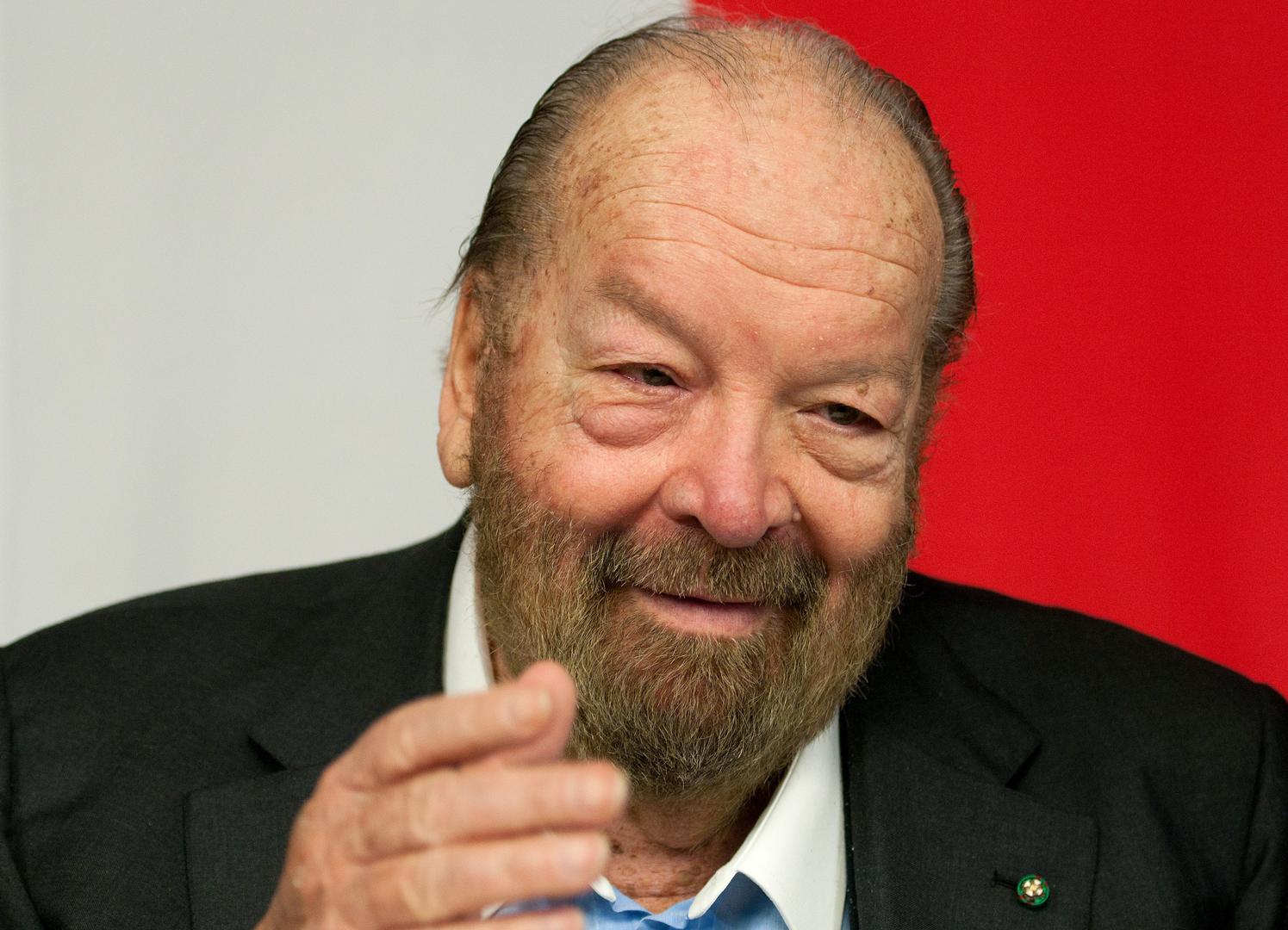 Carlo Pedersoli (Bud Spencer) je bio čudo od plivača u Italiji, osvojio je nekoliko nacionalnih prvenstava na 100 metara slobodno, sudjelovao je na 3 Olimpijade (1952, 1956 i 1960) te je osvojio zlatnu medalju u vaterpolu na Mediteranskim igrama 1955. godine. Osim toga, osvojio je i dvije srebrne medalje na 100 metara.