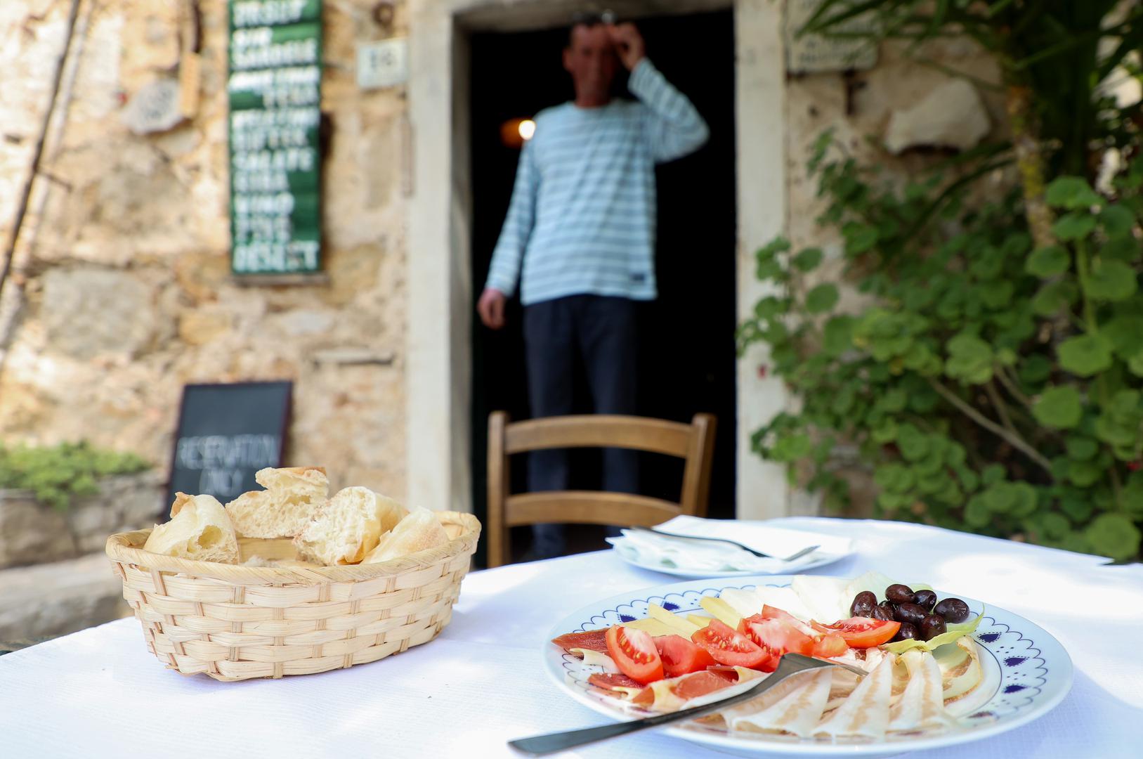 25. 07. 2024., Hvar- napusteno selo selo Malo Grablje u koje se prvi vratio Berti Tudor i otvorio obiteljski restoran u koji se moze doc samo po rezervaciji.  Photo: Ivana Ivanovic/PIXSELL