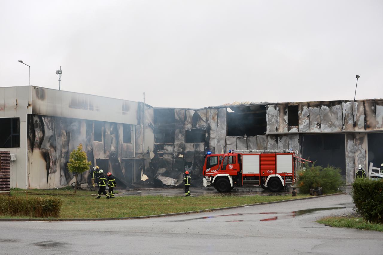 U Osijeku izgorila skladišta uz južnu obilaznicu