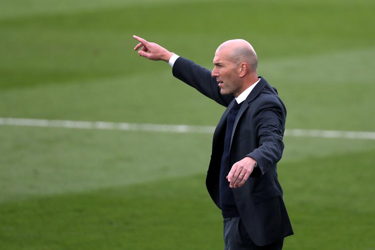 Zidane tells Real Madrid he will step down as coach