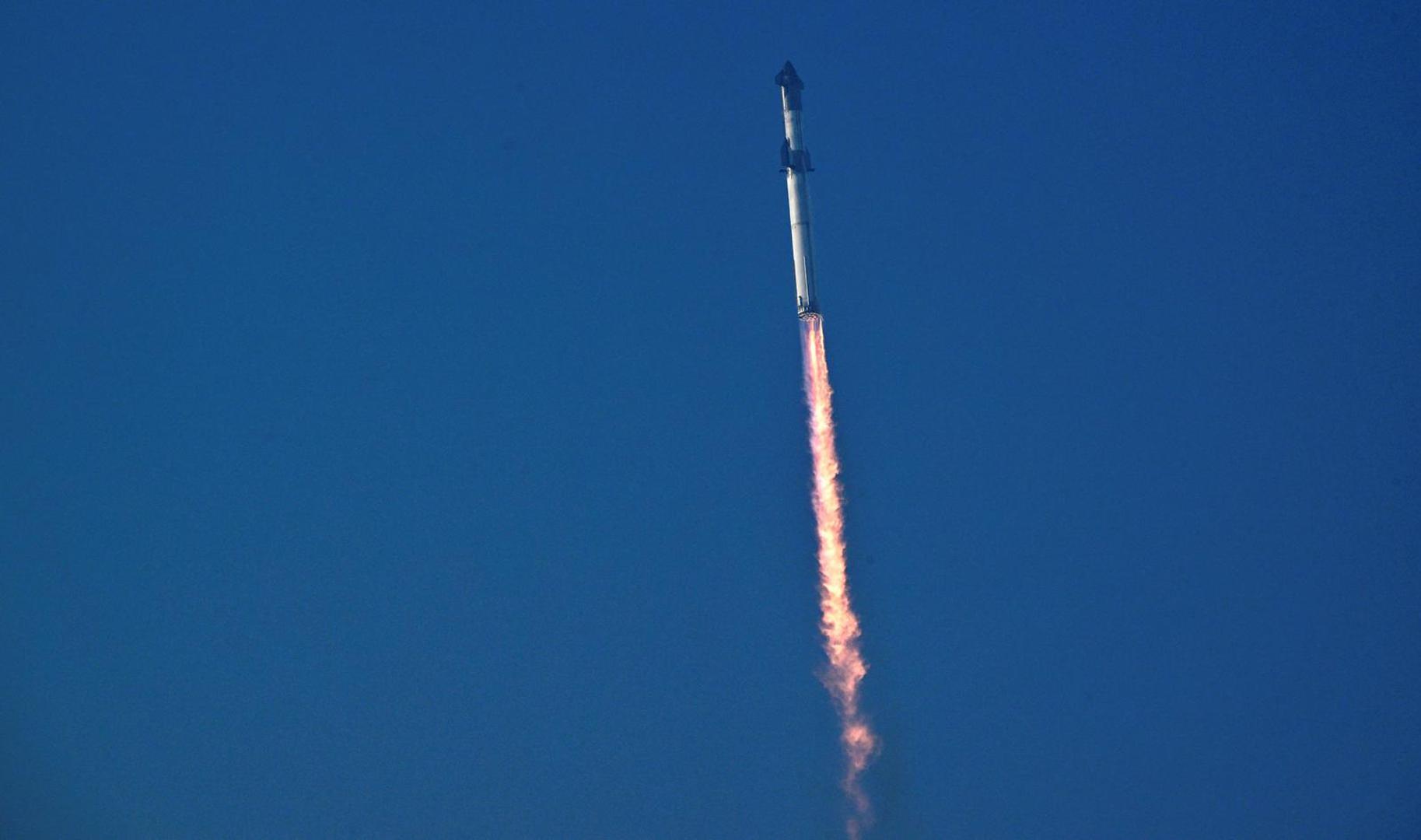 SpaceX’s Starship lifts off from the company’s Boca Chica launchpad on an orbital test mission, near Brownsville, Texas, U.S. April 20, 2023.  REUTERS/Steve Nesius Photo: STEVE NESIUS/REUTERS