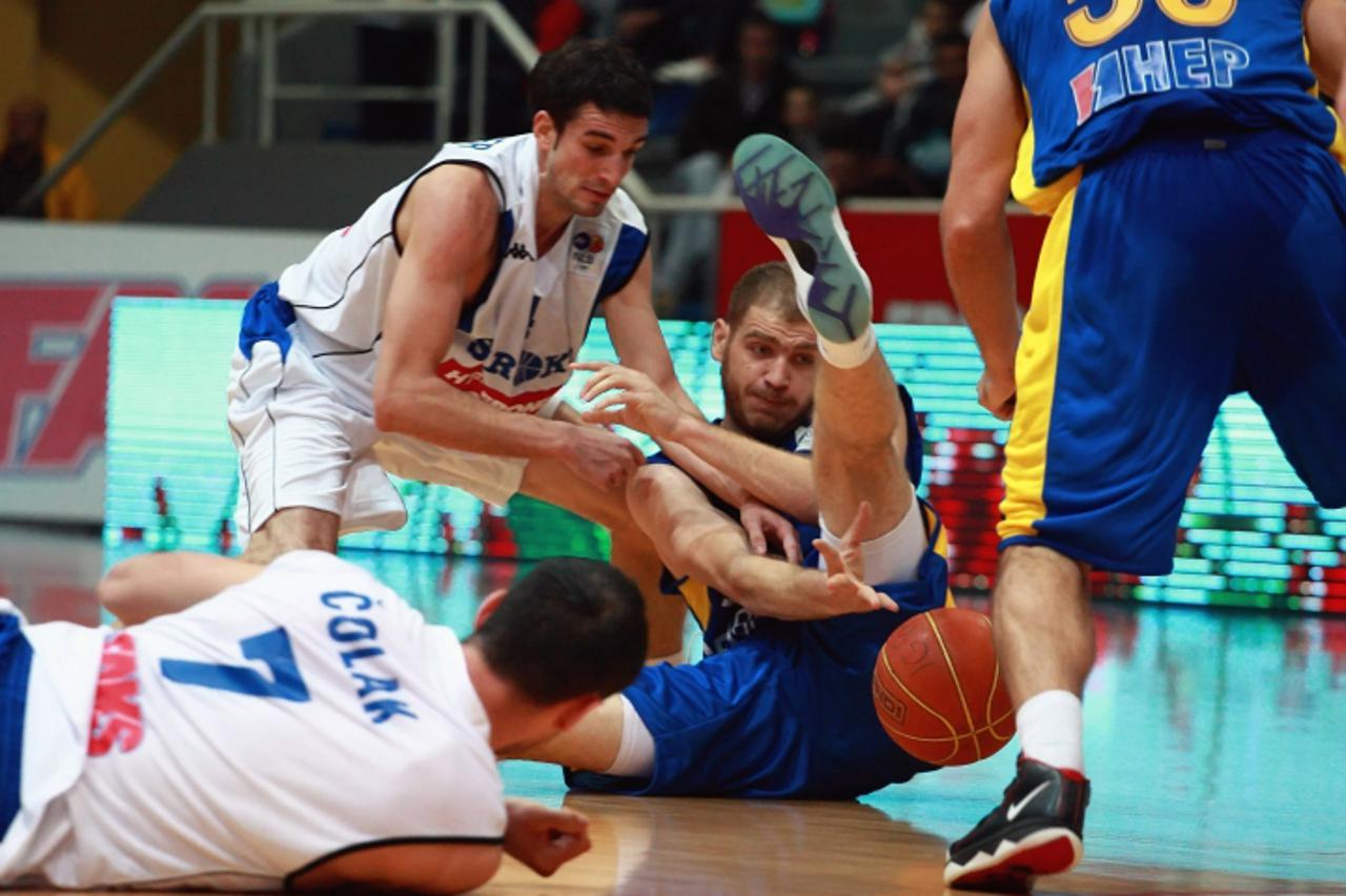 'bih sport...17.11.2009...siroki brijeg...osmo kolo kosarkaske nlb lige siroki eronet zagreb...sinisa stemberger i frano colak bijeli Photo: Tomislav Milicevic/Vecernji list'