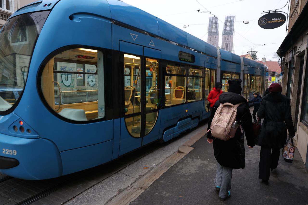 Zagreb: Zastoj tramvaja u Draškovićevoj ulici zbog puknuća tračnica