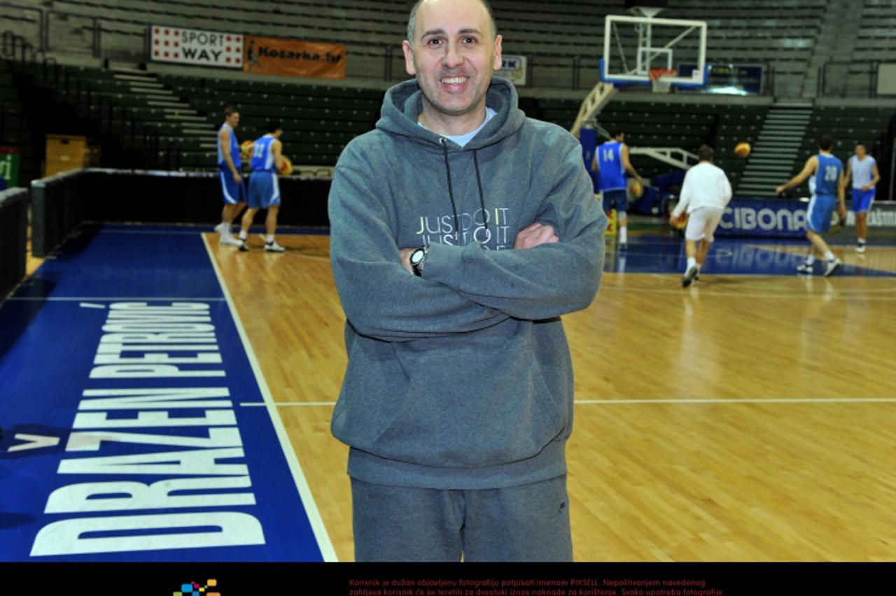 \'30.12.2010., Zagreb - Izvanredna press konferencija u KK Cibona. Na press konferenciji predstavljen je novi trener Drazen Anzulovic. Photo: Marko Lukunic/PIXSELL\'