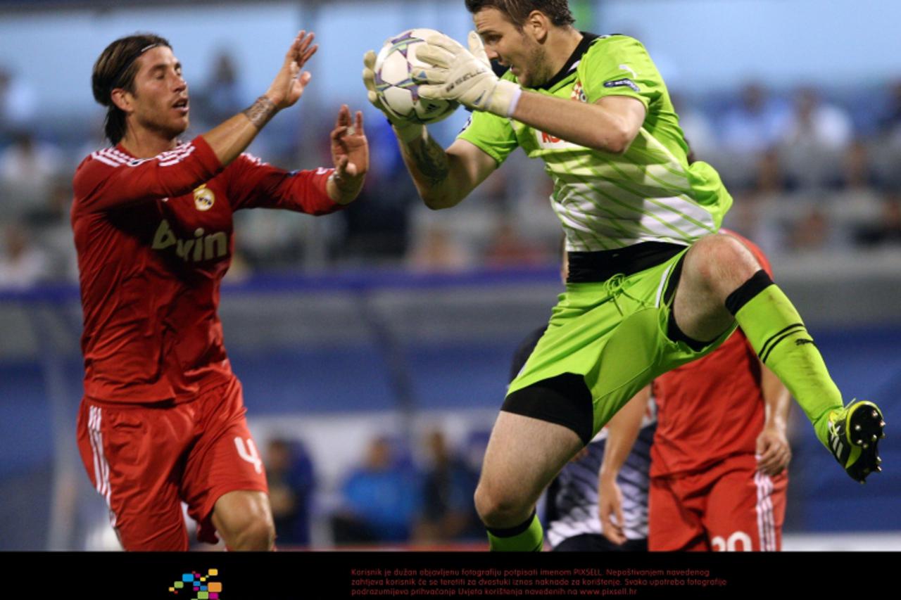 '14. 09. 2011., Zagreb - stadion u Maksimiru, Zagreb - 1. kolo UEFA Lige prvaka, nogometna utakmica GNK Dinamo - Real Madrid.  Ivan Kelava, Sergio Ramos Photo: Slavko Midzor/PIXSELL'