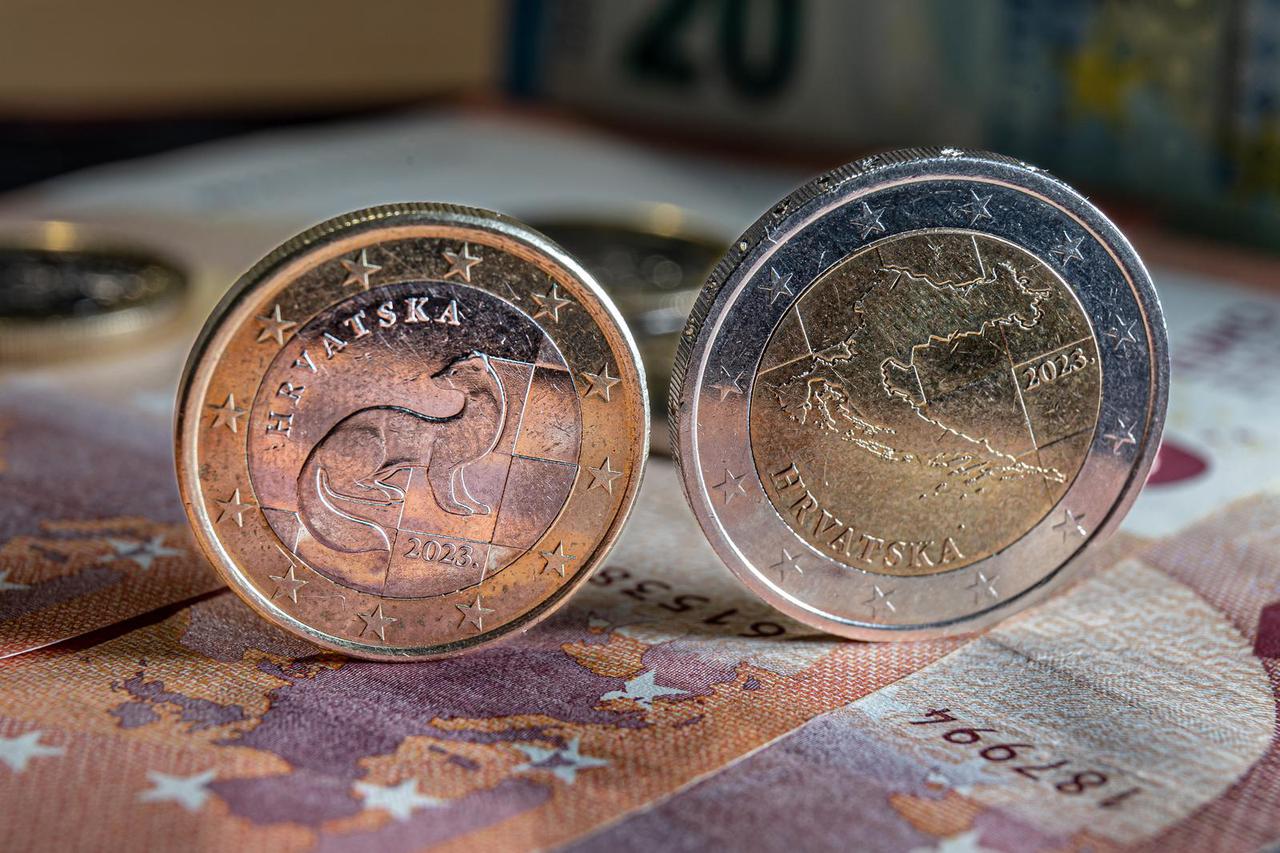 Od 1. siječnja 2023. euro je postao službena valuta u RH