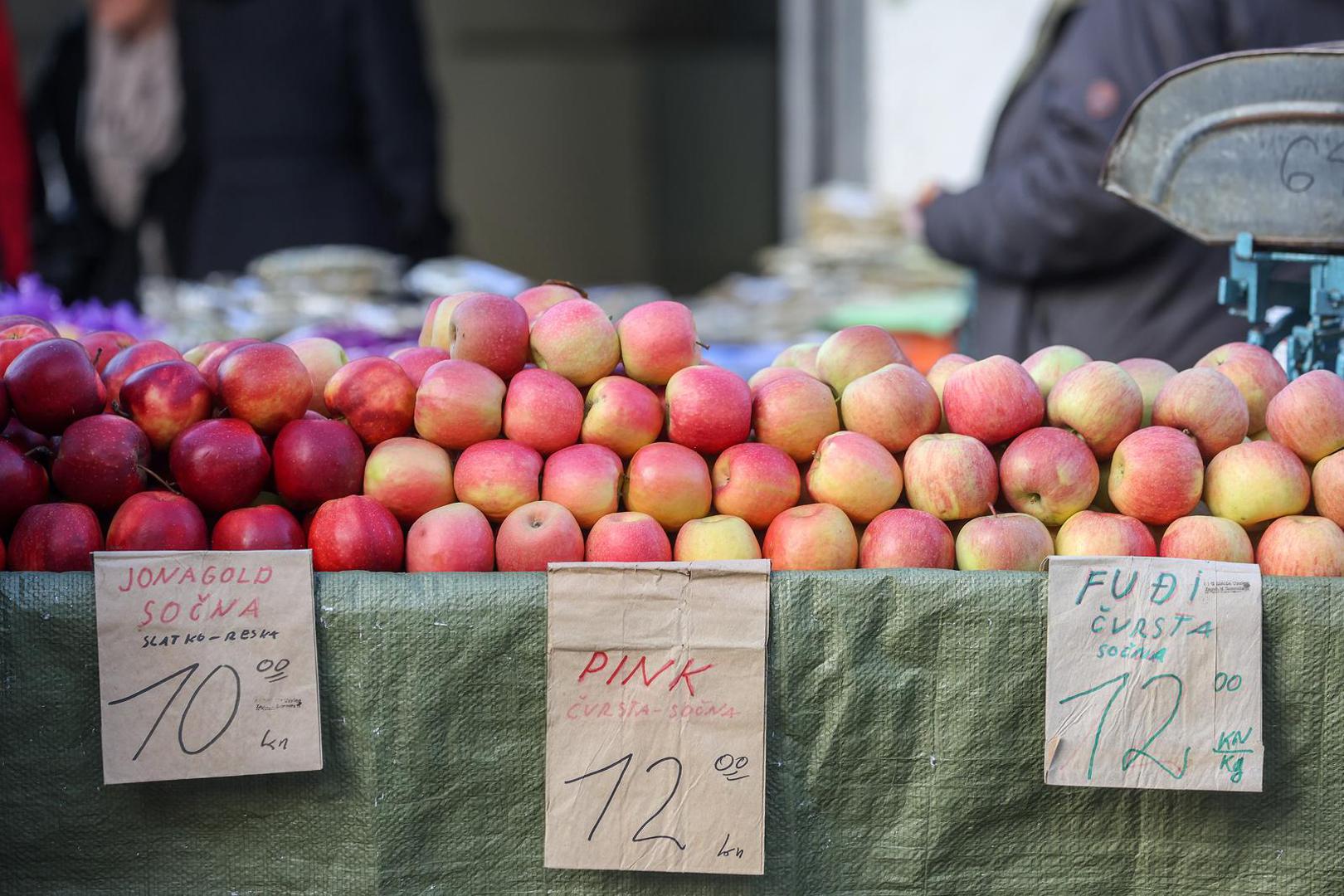 31.12.2022., Zagreb - Na trznici Dolac cijene po posljednji dan izrazene u kunama. Photo: Luka Stanzl/PIXSELL