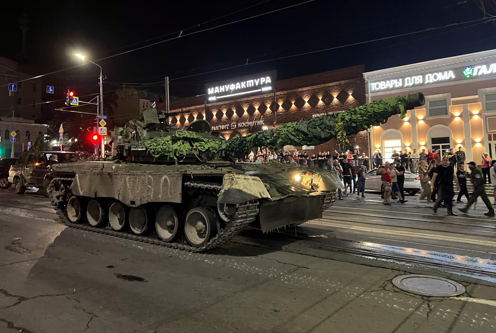 Fighters of Wagner private mercenary group pull out of the headquarters of the Southern Military District to return to base, in the city of Rostov-on-Don, Russia, June 24, 2023. REUTERS/Stringer Photo: Stringer/REUTERS