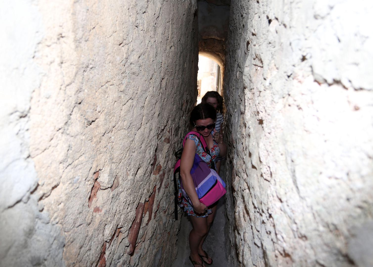 14.07.2020., Vrbnik - Turisticka patrola. Najuza ulica"nPhoto: Goran Kovacic/PIXSELL