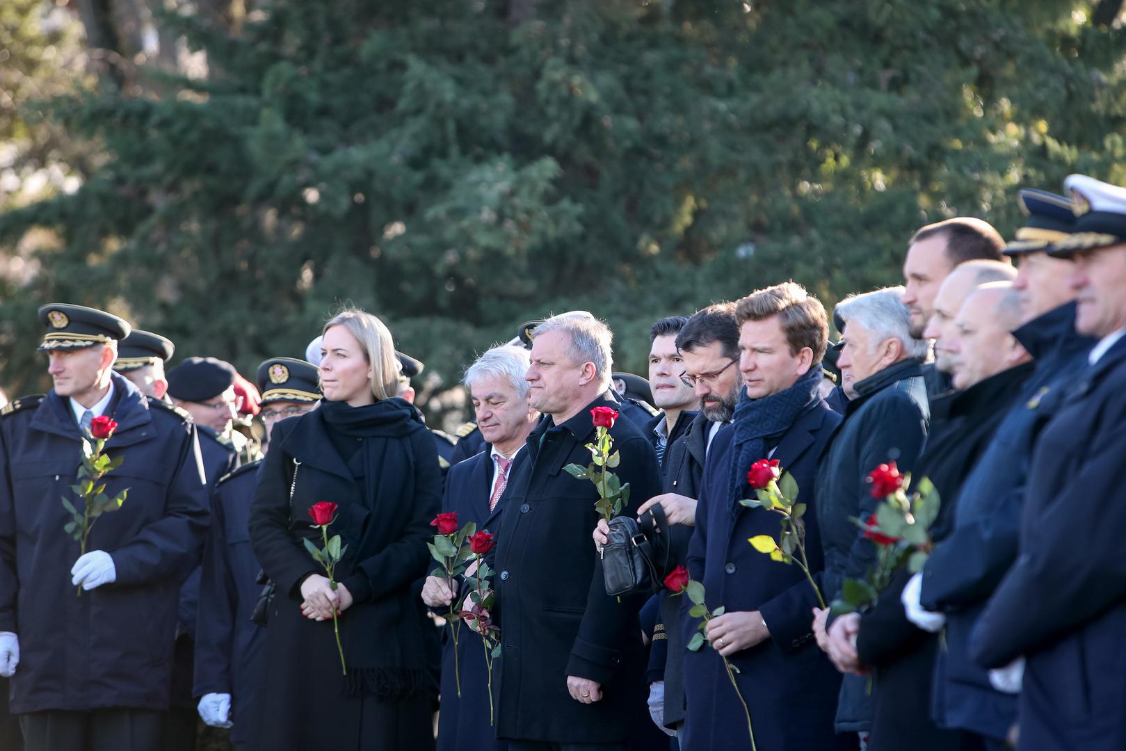 22.01.2024., Zadar - Odavanje pocasti u parku u uvali Jazine kod spomenika hrvatskim braniteljima Photo: Sime Zelic/PIXSELL