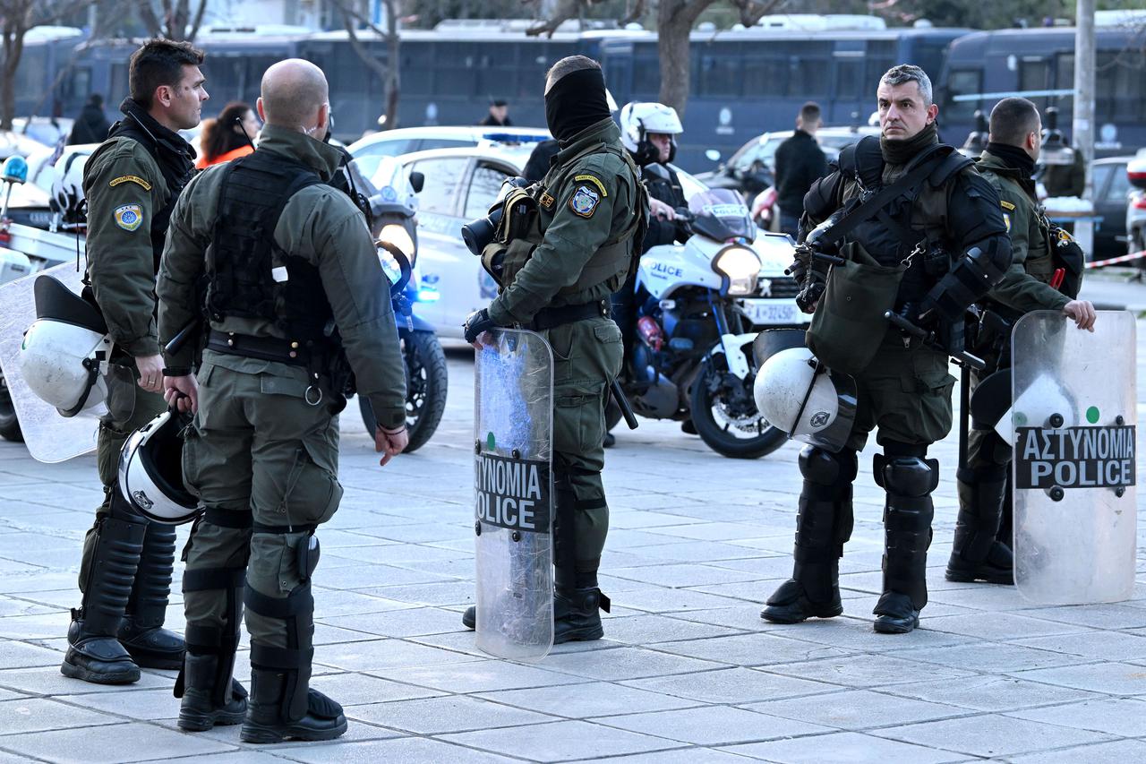 Solun: Policija ispred stadiona uoči početka utakmice PAOK i Dinamo u 1/8 finala UEFA Konferencijske lige