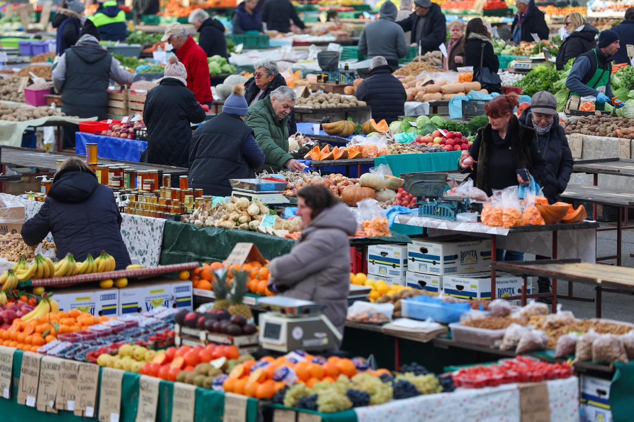 Zagreb: Cijene na tržnici Dolac uoči Božića