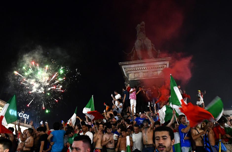 Euro 2020 - Final - Fans gather for Italy v England