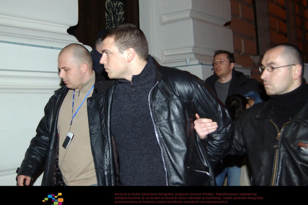 '02.03.2004., Zagreb - Privodjenje Novice Petraca na Zupanijski sud zbog otmice sina Vladimira Zagorca. Mislav Merkas, inspektor Odjela organiziranoga kriminaliteta zagrebacke policije.  Photo: Zeljko