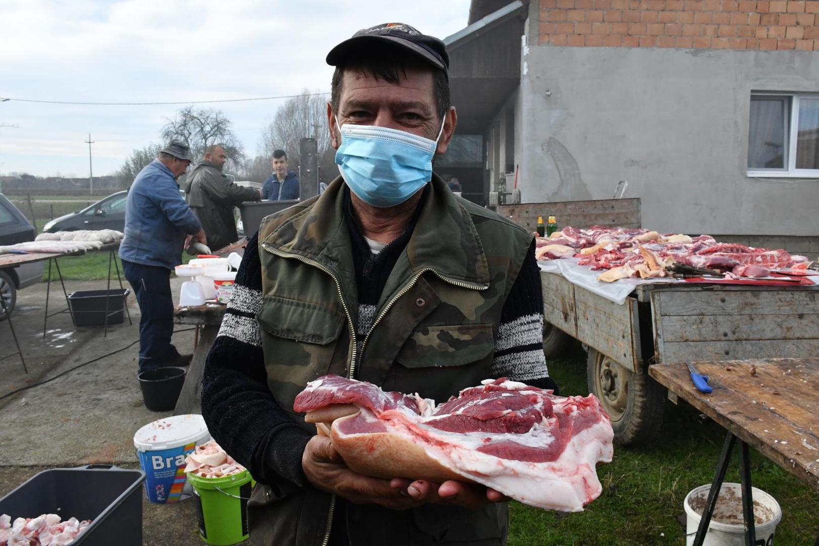 05.12.2020., Jaruge, Slavonski Brod - Tradicionalna slavonska svinjokolja kod domaćina Alojzija i Zlatka Ilijašević.

Photo: Ivica Galovic/PIXSELL