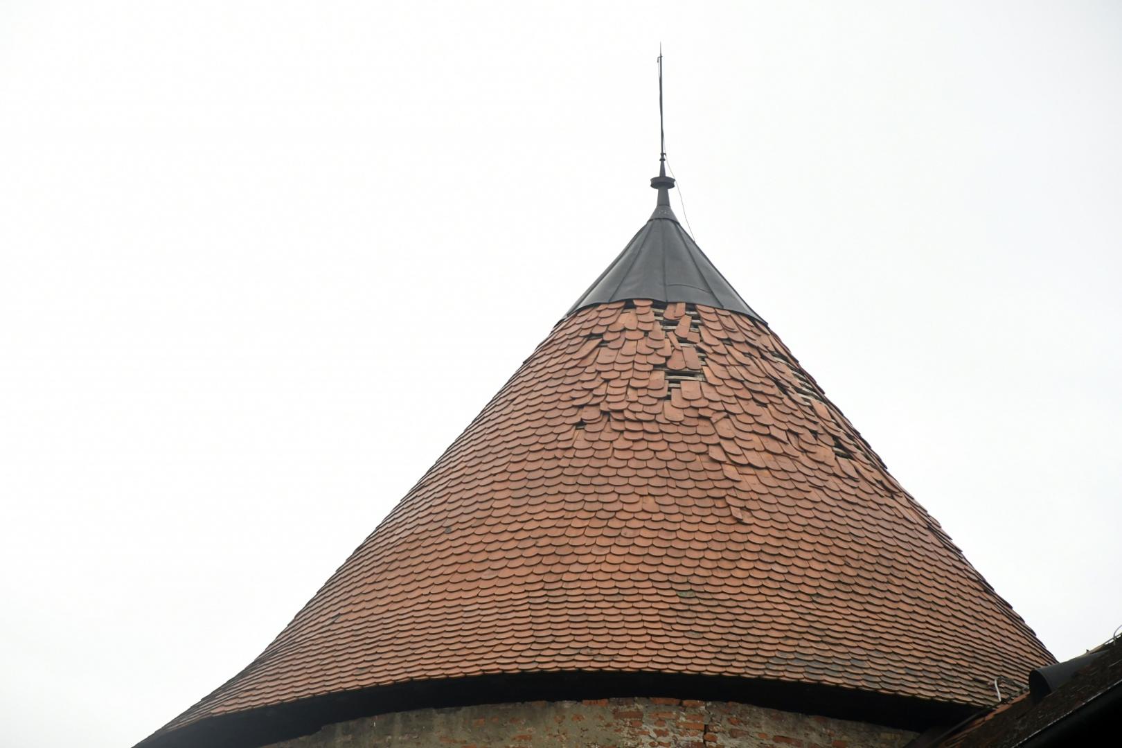 08.02.2021., Sisak - Potres koji je prije vise od mjesec dana "uzdrmao" Sisak nanio je stete i na utvrdi Stari grad. Na tri sredisnje kule ostecena su krovista, dok je cetvrta, cetverokutna kula, pretrpjela veca ostecenja. Photo: Nikola Cutuk/PIXSELL