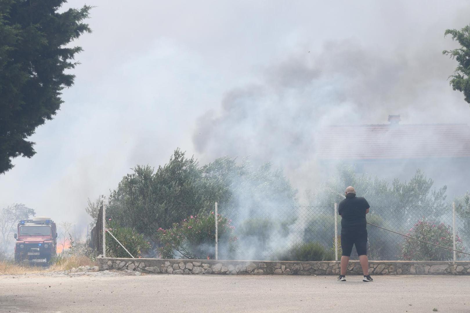 13.07.2023.,Sibenik - U gašenju požara otvorenog prostora koji je izbio na lokaciji Grebaštica u Šibensko-kninskoj županiji, trenutno sudjeluje 79 vatrogasaca sa 28 vatrogasnih vozila, Intervencijska vatrogasna postrojba Šibenik, 3 protupožarna zrakoplova Canadair CL-415, 2 protupožarna zrakoplova Air Tractor. Photo: Hrvoje Jelavic/PIXSELL